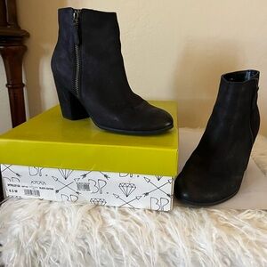 Blondo - black booties with zipper. Very comfortable. Size 8.5.